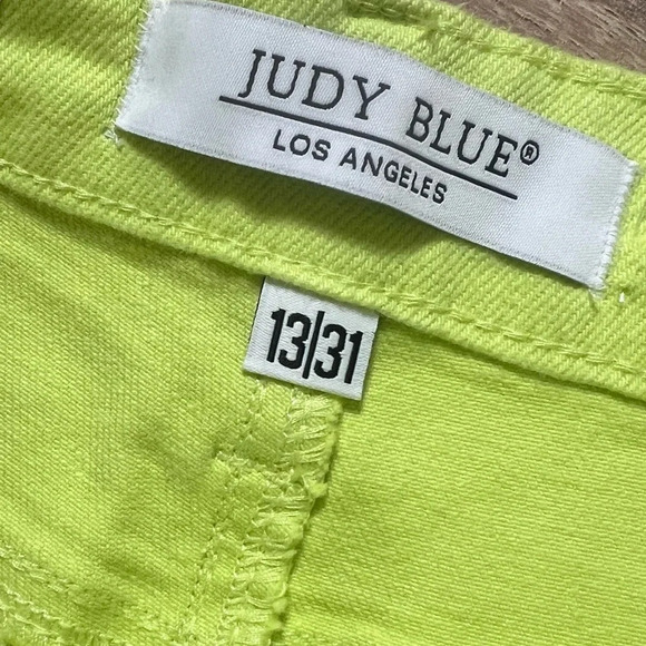 Judy Blue
Neon Lime Green High Waist Cuffed Slim Fit Jeans size 13/31 - Picture 9 of 10